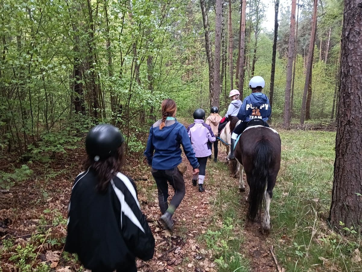 Zastęp w terenie - obóz jeździecki Horseback